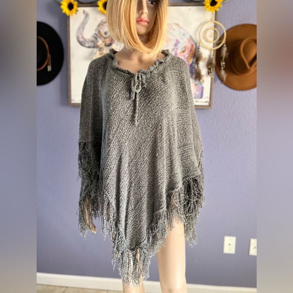 Bella Berry Sweaters - BELLA BERRY AGRAY NITTED PONCHO